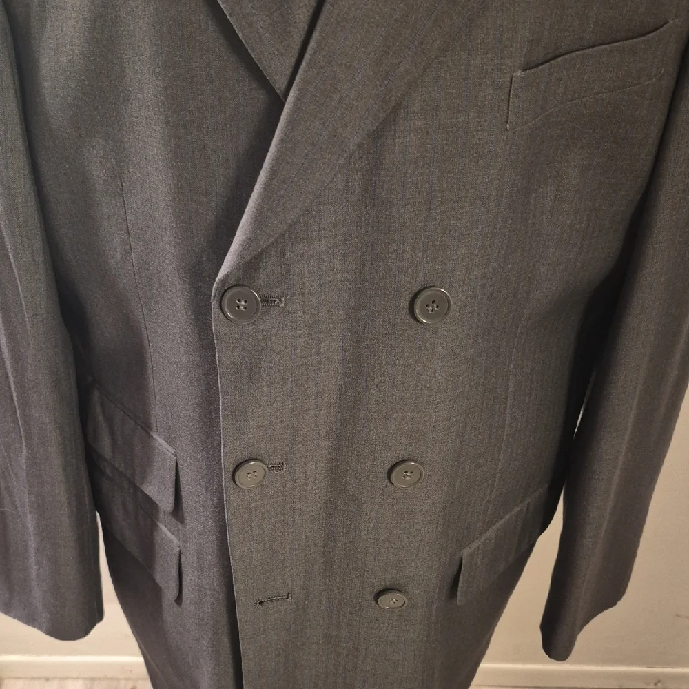 Elegant 3 Piece Double-Breasted Suit - Picture 1 of 11